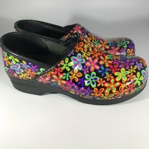 Dansko floral clogs size 41 (10/10.5)